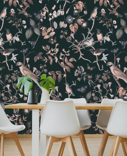 Sfondo scuro con carta da parati beige e bianca con viti e uccelli Sfondo scuro con carta da parati beige e bianca con viti e uccelli