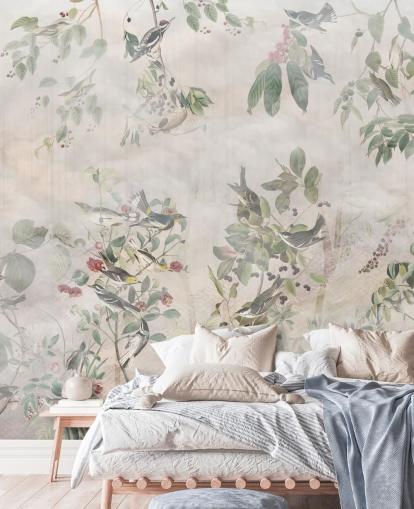 Grädde bakgrund med olika gröna vinstockar, fåglar och röda bär