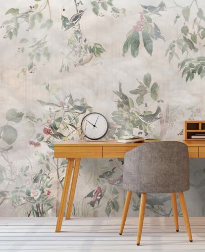 Fondo crema con varias vides verdes, pájaros y frutos rojos