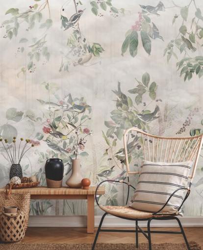 Creme baggrund med forskellige grønne vinstokke, fugle og røde bær Creme baggrund med forskellige grønne vinstokke, fugle og røde bær