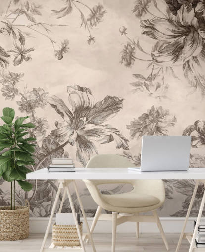 Cremefarbener Hintergrund mit schwarzen Tuschezeichnungen von Blumen und Reben