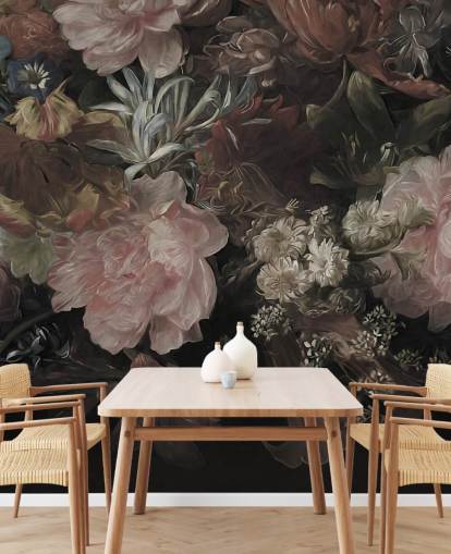 Svart bakgrunn med realistiske og store hvite og rosa blomster