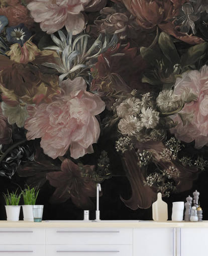 Sort baggrund med realistiske og store hvide og lyserøde blomster