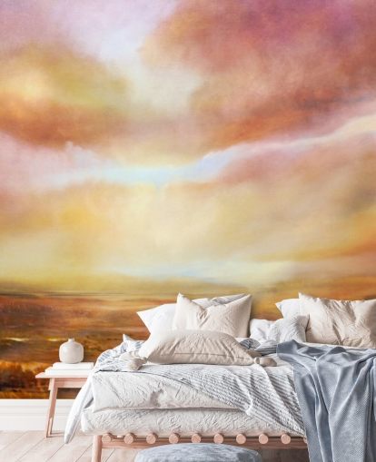 Abstraktes Gemälde einer gelb-rosa Landschaft mit der Sonne, die durch die Wolken scheint Abstraktes Gemälde einer gelb-rosa Landschaft mit der Sonne, die durch die Wolken scheint