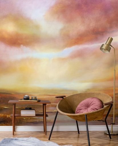 Cuadro abstracto de un paisaje amarillo y rosa con el sol brillando entre las nubes