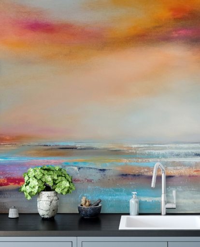 Gul og lyserød abstrakt maleri af et landskab med en flod og himmel