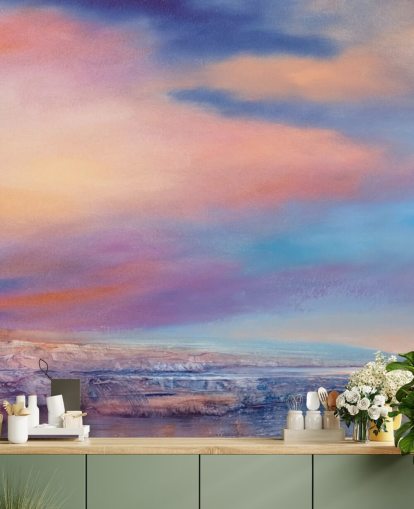 Pink og lilla abstrakt maleri af skyer på himlen og en flod