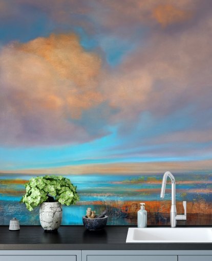 Abstract schilderij van een rivier en een hemel met roze en oranje wolken