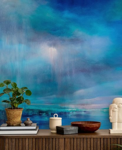 Blauwe, abstracte schildering van wolken en het landschap