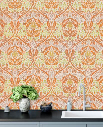 orange og gult print tapet