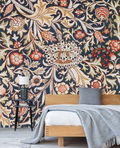 marineblå og rød blomstermønstret tapet av William Morris