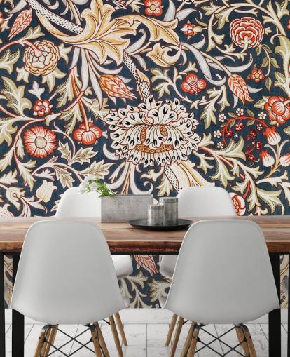 marineblå og rødt blomstermønstret tapet af William Morris marineblå og rødt blomstermønstret tapet af William Morris