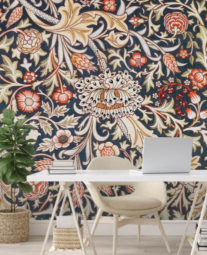 papier peint à motifs floraux bleu marine et rouge de William Morris