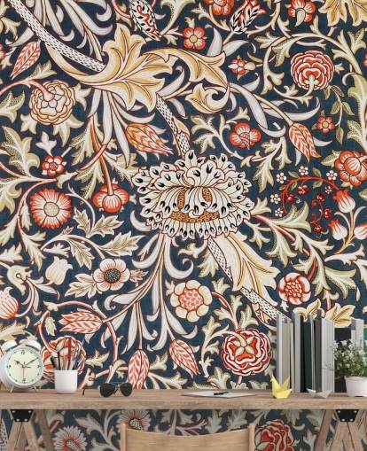 marineblå og rødt blomstermønstret tapet af William Morris