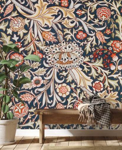 marineblå og rød blomstermønstret tapet av William Morris