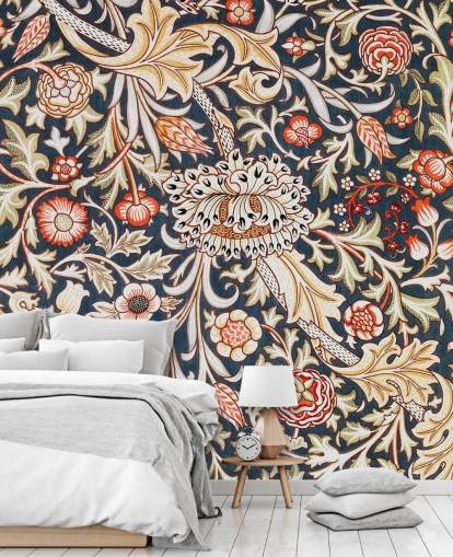 papier peint à motifs floraux bleu marine et rouge de William Morris
