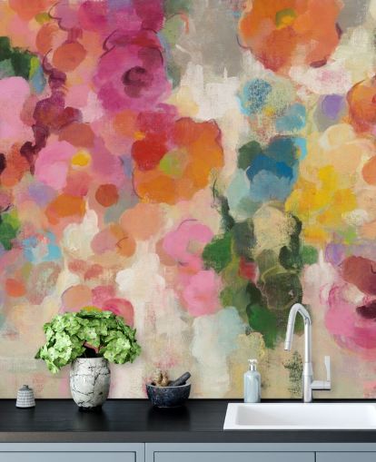 Kleurrijke tuinmuurschildering met bloemen