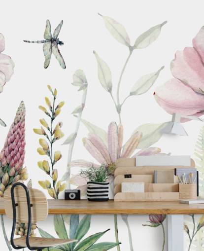 murale con fiori rosa che crescono