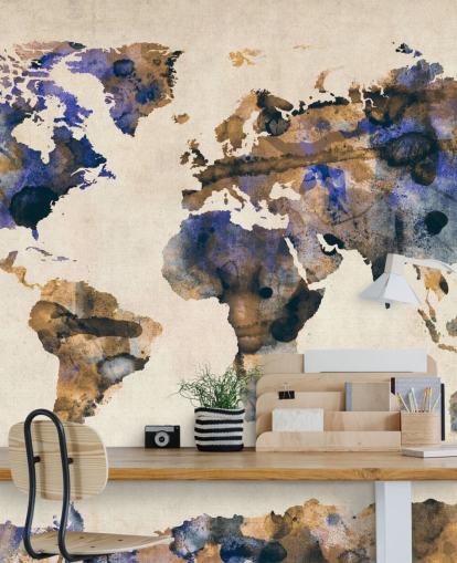 mural de parede de mapa-múndi em aquarela azul e dourado chamado Urban Watercolor World Map V de Michael Tompsett