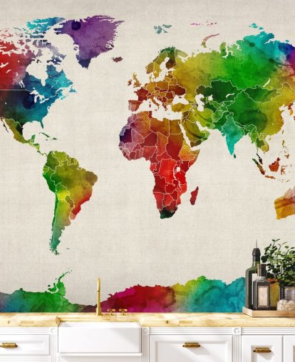 kleurrijke aquarelkaart behangmuurschildering genaamd Watercolour Map Of The World III van Michael Tompsett kleurrijke aquarelkaart behangmuurschildering genaamd Watercolour Map Of The World III van Michael Tompsett