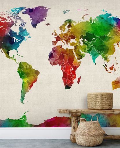 farbenfrohe Wasserfarben-Landkarten-Tapete mit dem Titel Watercolour Map Of The World III von Michael Tompsett