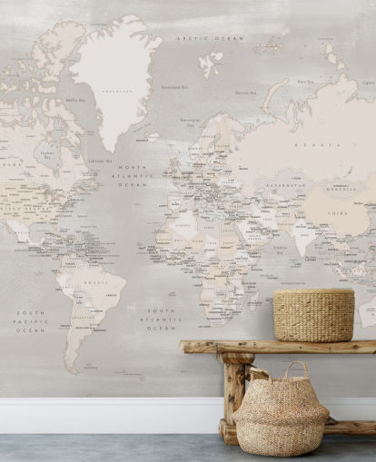 wereldkaart muurschildering met hoofdsteden in taupe