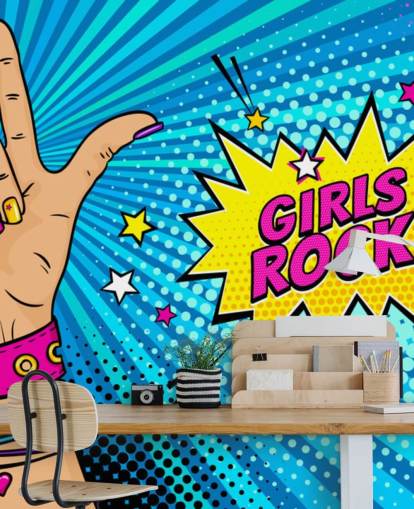 Pop-taide-seinämaalaus naiskädellä, rock n roll -merkki ja Girls Rock -puhekupla