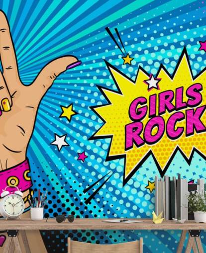 Pop art vægmaleri med kvindelig hånd med rock n roll-skilt og Girls Rock taleboble