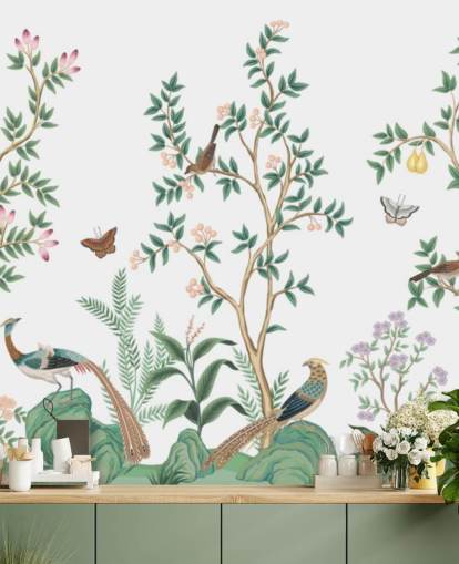 weißes Chinoiserie-Tapetenbild namens White Chinoiserie Bird Sanctuary für Schlafzimmer und Wohnzimmer