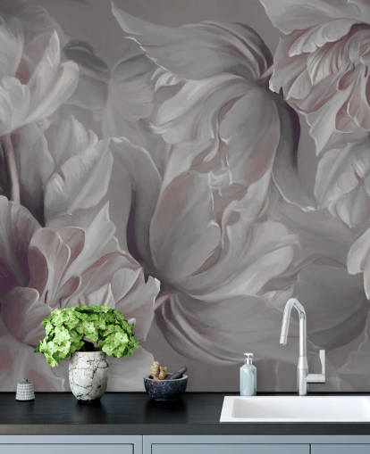 mørkt blomstermaleri med store tulipaner