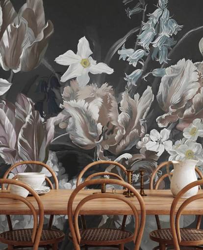 mural de pared floral oscuro con ramo de peonías