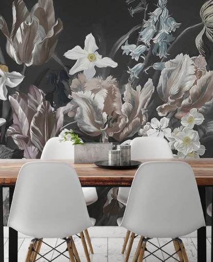 mural de pared floral oscuro con ramo de peonías