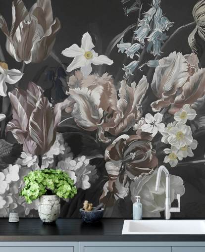 donkere bloemenmuurschildering met boeket pioenrozen