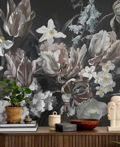 mural de parede floral escuro com buquê de peônias