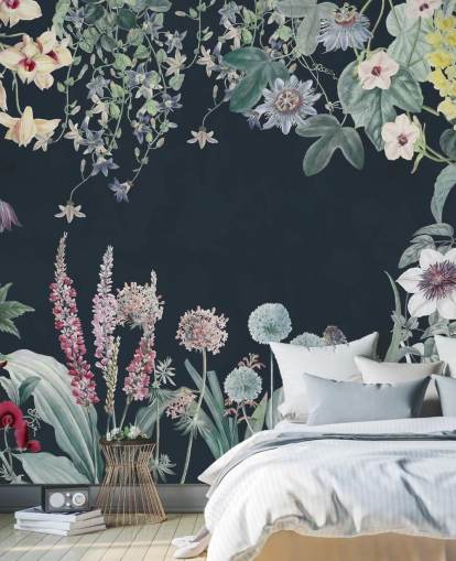 vakkert blomstermaleri i marineblå