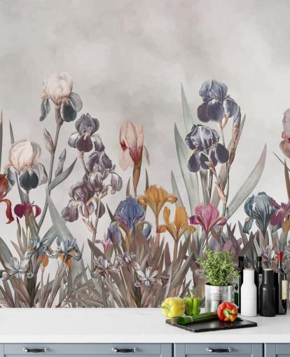 Wandgemälde mit wachsender Irisblüte Wandgemälde mit wachsender Irisblüte