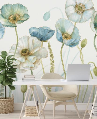 carta da parati murale con fiori blu chiamata Greenhouse Flowers di Lisa Audit per salotti e sale da pranzo