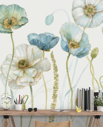 carta da parati murale con fiori blu chiamata Greenhouse Flowers di Lisa Audit per salotti e sale da pranzo