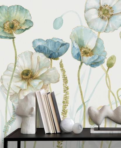 mural de papel pintado de flores azules llamado Greenhouse Flowers de Lisa Audit para salas de estar y comedores