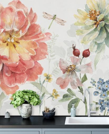 färgglad blommig väggmålning med trollslända