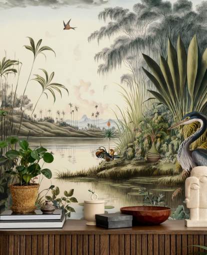 Carta da parati con fiume tropicale con palme e uccelli
