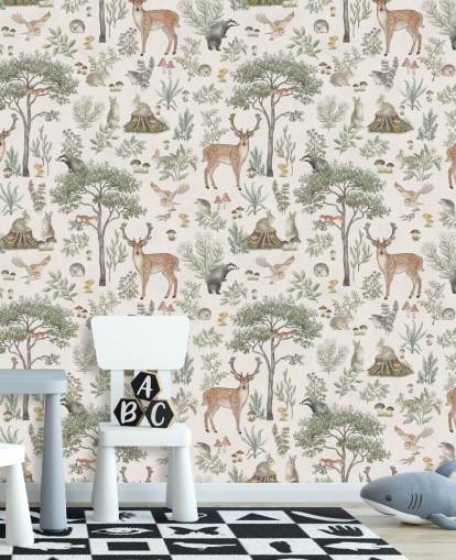 weiße Waldtapete für Kinder namens White Fantastic Forest von Kikki Belle für ein Baby- oder Kinderzimmer