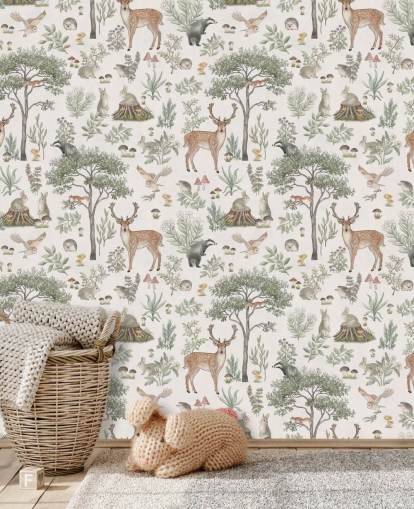 weiße Waldtapete für Kinder namens White Fantastic Forest von Kikki Belle für ein Baby- oder Kinderzimmer