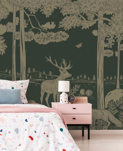mural de papel pintado de bosque verde oscuro llamado Monochrome Forest - Vintage Green de Kikki Belle para dormitorios y guarderías infantiles mural de papel pintado de bosque verde oscuro llamado Monochrome Forest - Vintage Green de Kikki Belle para dormitorios y guarderías infantiles