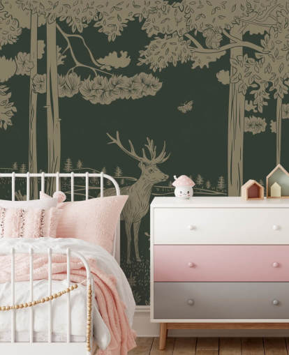 mural de papel pintado de bosque verde oscuro llamado Monochrome Forest - Vintage Green de Kikki Belle para dormitorios y guarderías infantiles