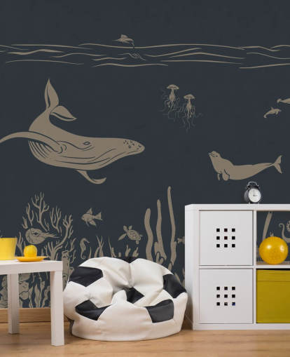 mural de papel de parede oceânico infantil azul escuro chamado Monochrome Sea - Vintage Blue de Kikki Belle para quartos mural de papel de parede oceânico infantil azul escuro chamado Monochrome Sea - Vintage Blue de Kikki Belle para quartos