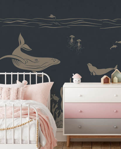 carta da parati murale blu scuro per bambini chiamata Monochrome Sea - Vintage Blue di Kikki Belle per camere da letto