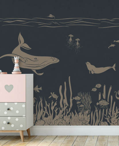 carta da parati murale blu scuro per bambini chiamata Monochrome Sea - Vintage Blue di Kikki Belle per camere da letto carta da parati murale blu scuro per bambini chiamata Monochrome Sea - Vintage Blue di Kikki Belle per camere da letto