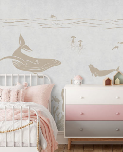 Weiße Ozeantapete namens Monochrome Sea - Vintage White von Kikki Belle für Kinder- und Kinderzimmer Weiße Ozeantapete namens Monochrome Sea - Vintage White von Kikki Belle für Kinder- und Kinderzimmer