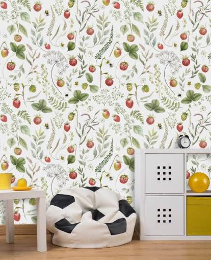 carta da parati murale rossa e verde Kikki Belle chiamata Strawberry Hill per asili nido, cucine e sale giochi